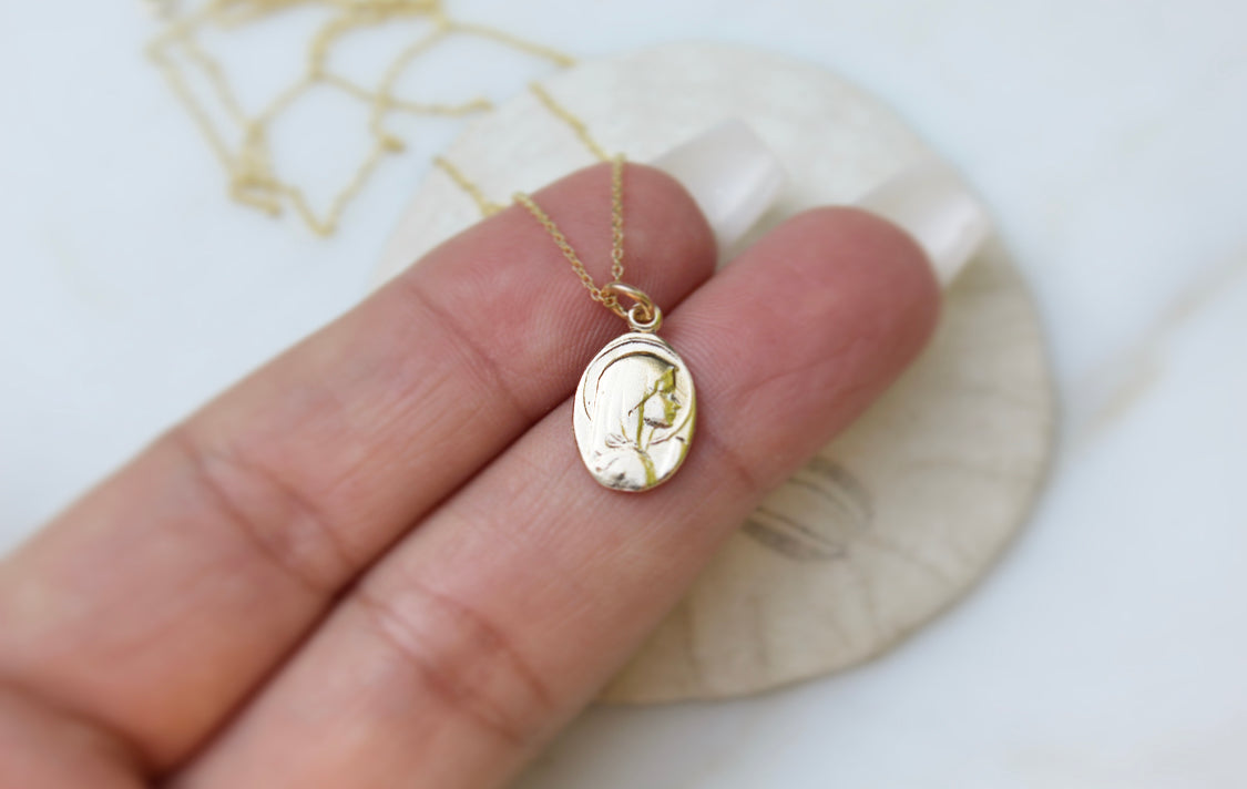 Mary Oval 14k Gold