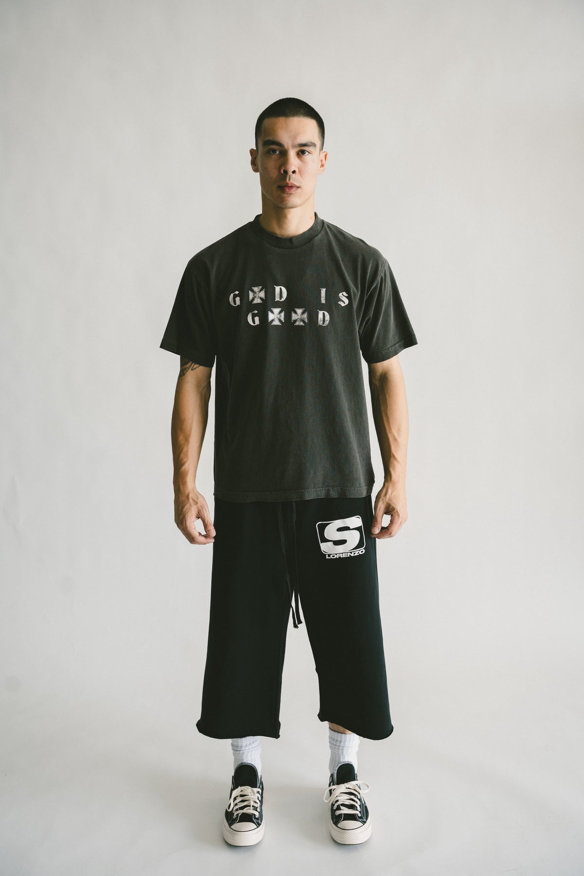 BLACK 3/4 SHORTS