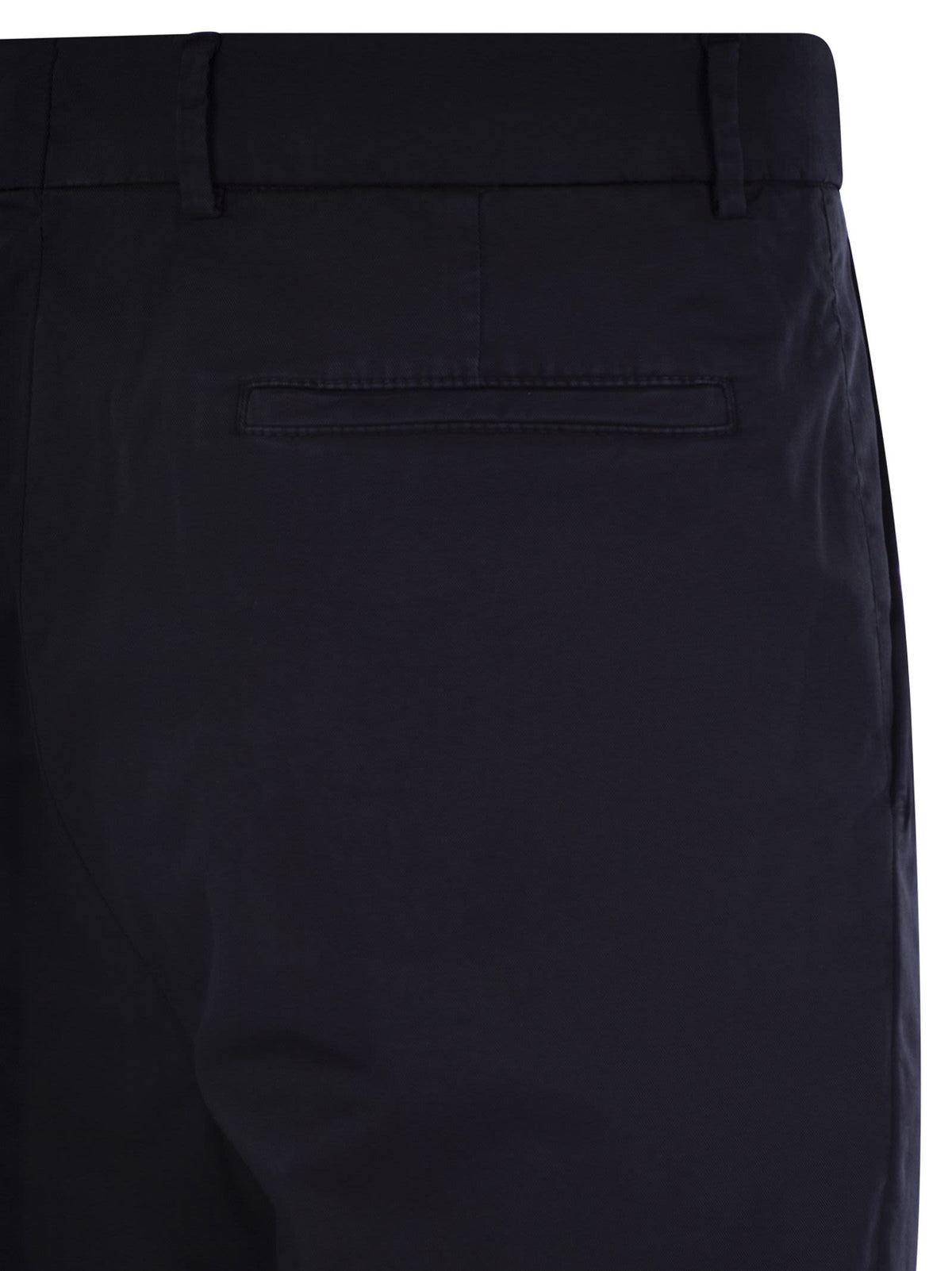 Brunello Cucinelli Men Garment-Dyed Leisure Fit Trousers In American Pima Comfort Cotton With Pleats