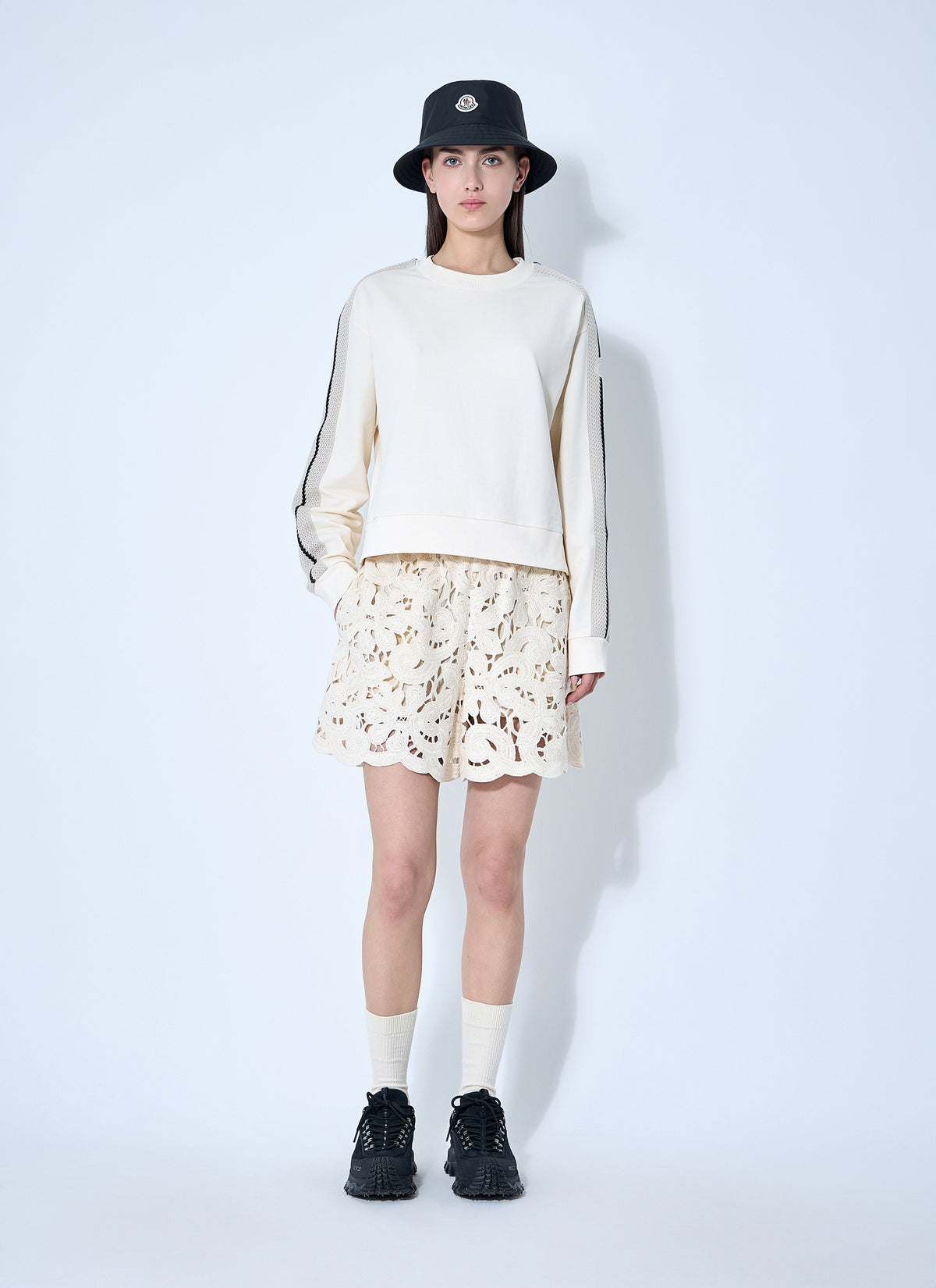 Moncler Women Embroidery Anglaise Shorts